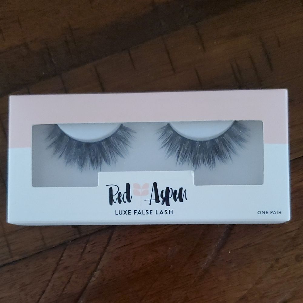 NIB Red Aspen Luxe False Lashes - Joy